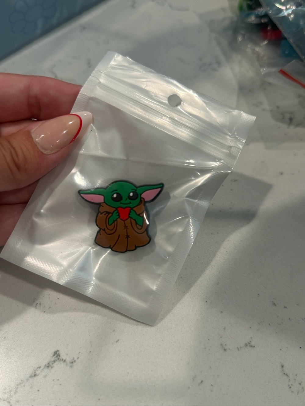 CROCS Grogu Show Charm